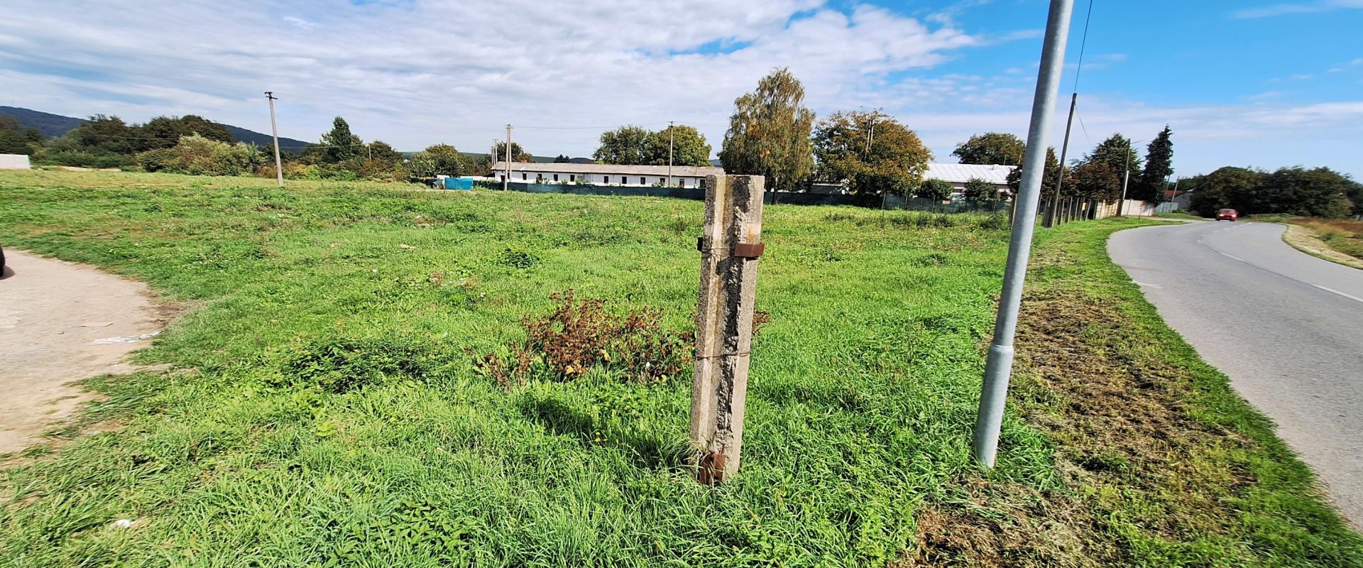 Na predaj priestranný pozemok – 3 000 m² / 2000 m²  v obci Čaklov