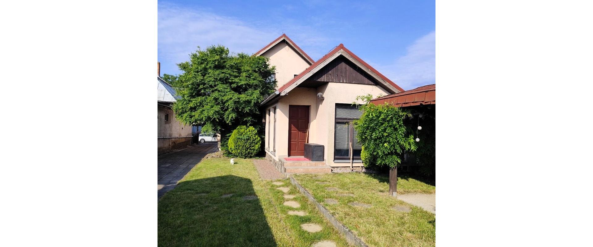 Na predaj rodinný dom s veľkým pozemkom  2447 m²  bazénom v obci Sečovská Polianka