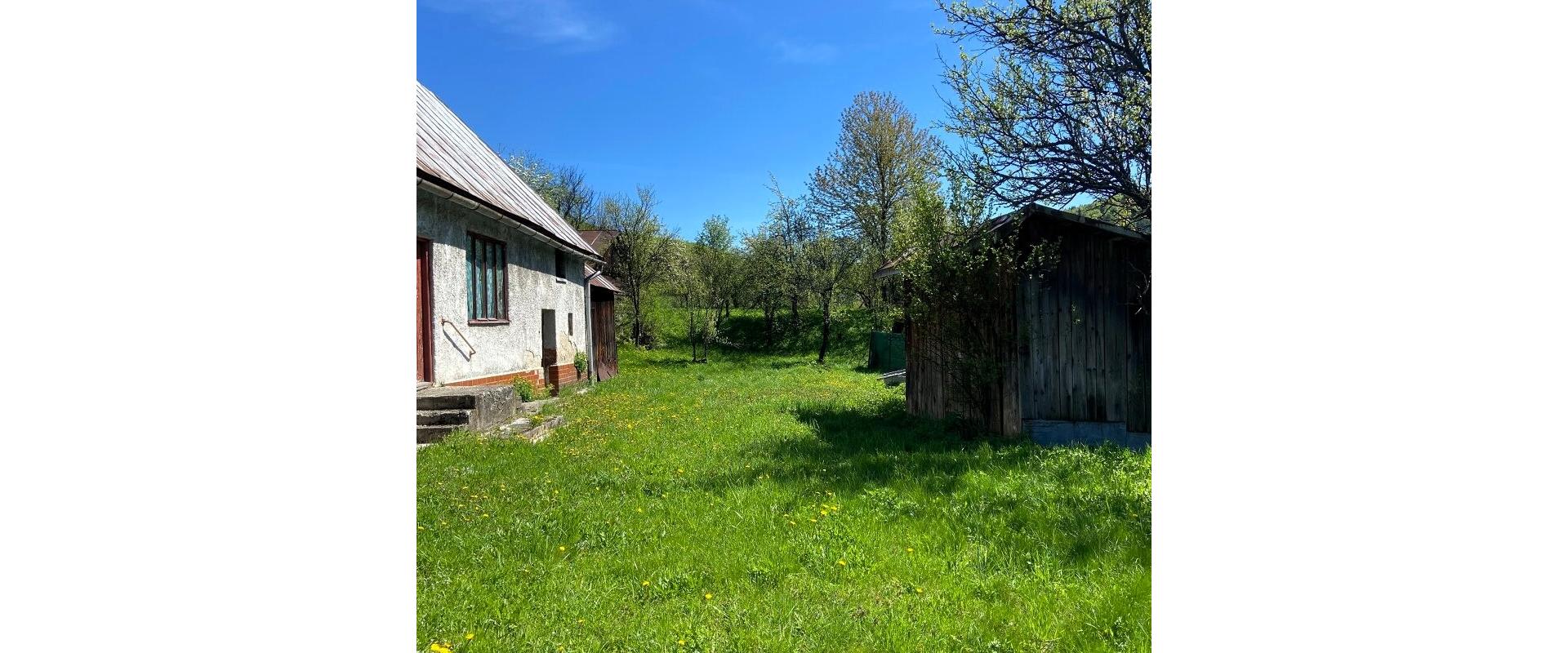 Na predaj 3 - izb. dom s verandou a záhradou – Krajná Porúbka