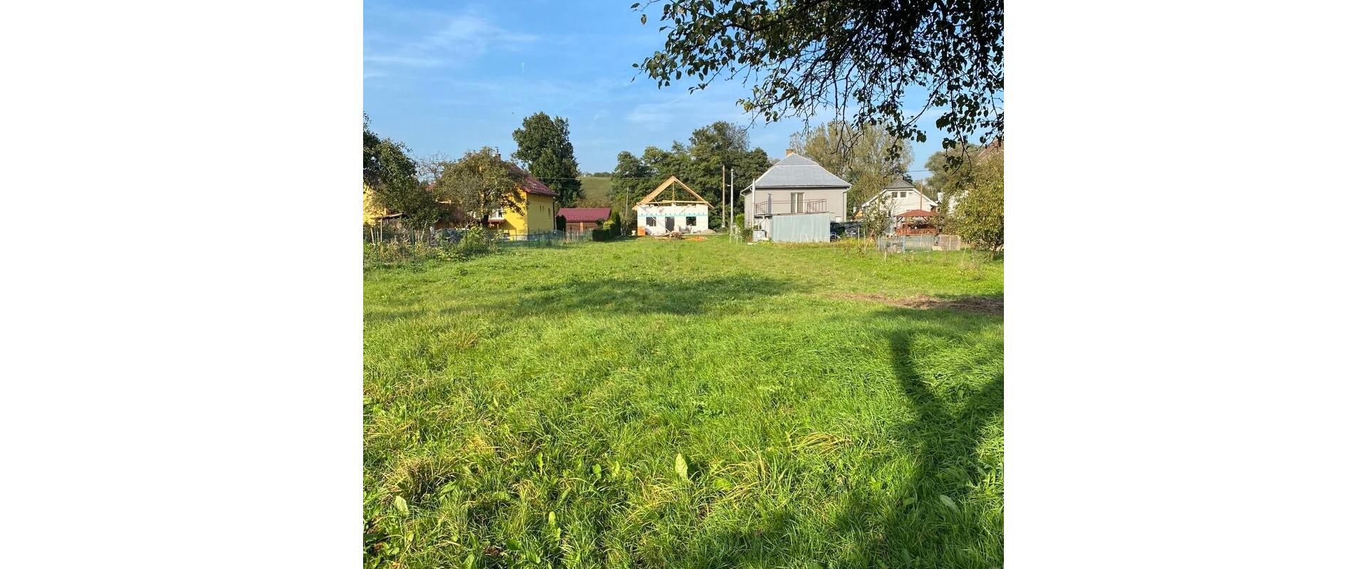 Na predaj stavebný pozemok o výmere 2171 m²  s ovocným sadom – vhodný na výstavbu rodinného domu, chaty.