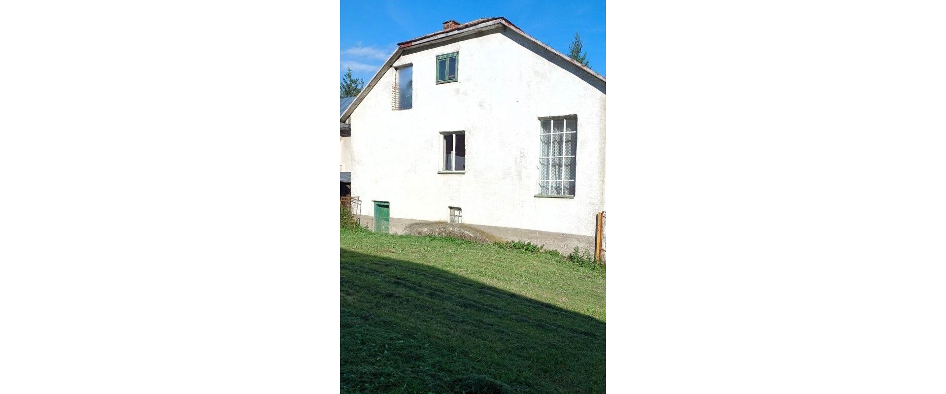 Na predaj rodinný dom s pozemkom – 2358 m² v obci Korunková, okres Stropkov