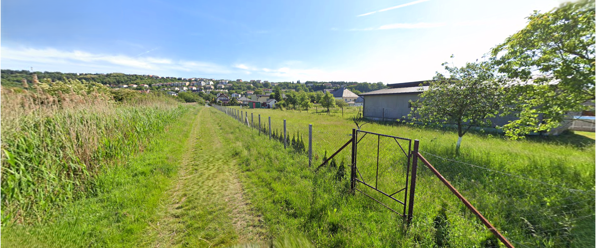 Na predaj slnečný pozemok - 1 000 m² vo Vranove nad Topľou – skvelá lokalita neďaleko obchodného centra