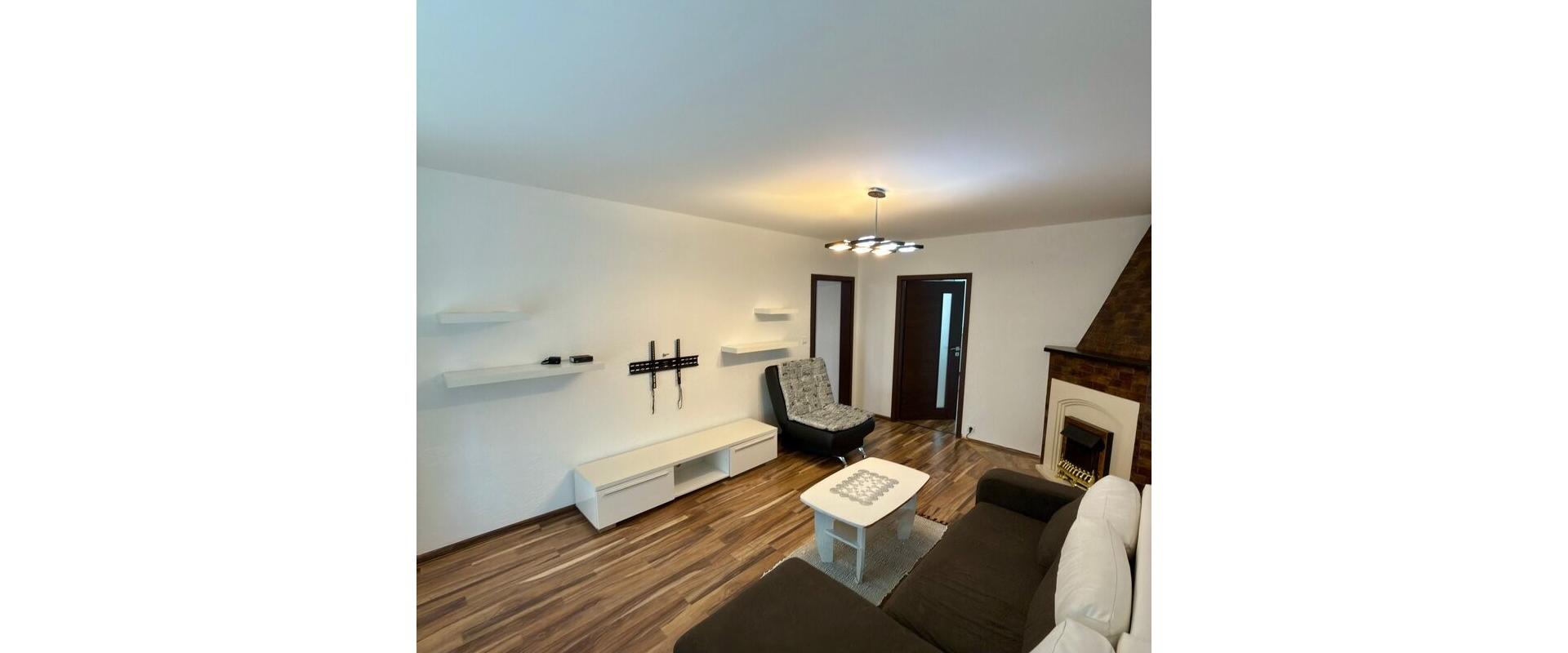 Priestranný zrekonštruovaný 3 izbový byt v tichej lokalite