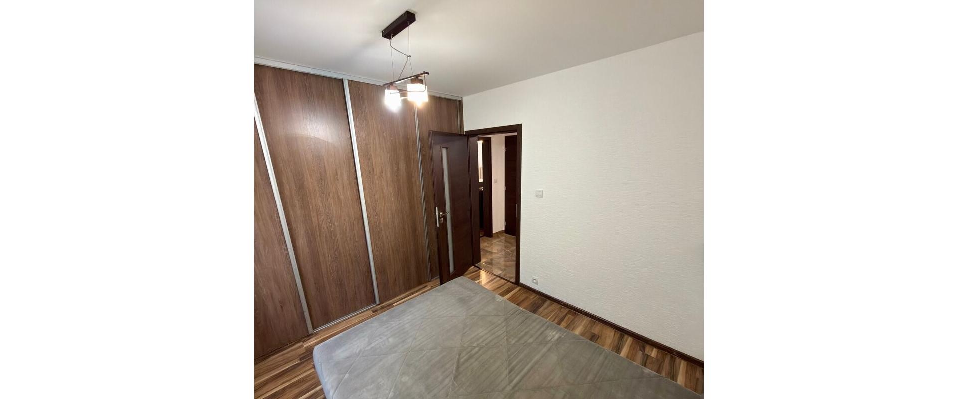 Priestranný zrekonštruovaný 3 izbový byt v tichej lokalite