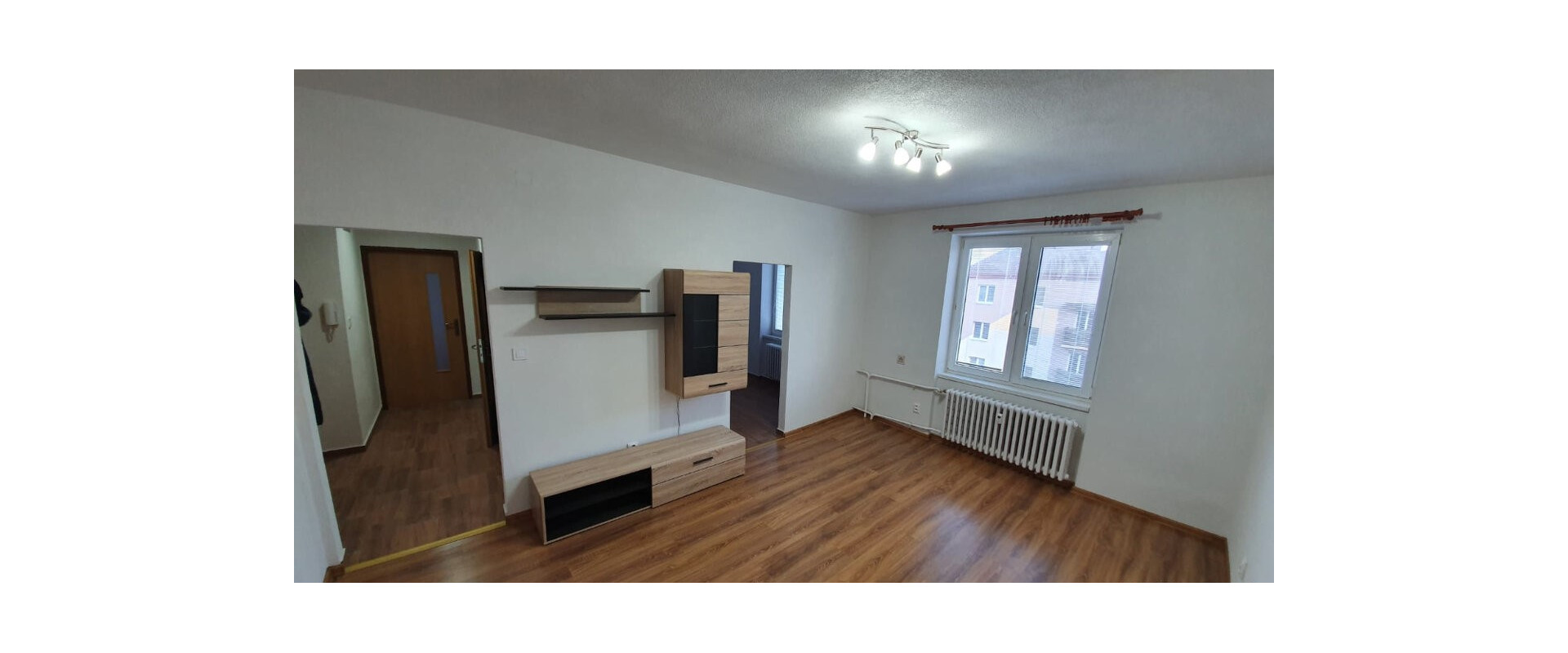 Slnečný kompletne zrekonštruovaný 2 izbový byt blízko centra