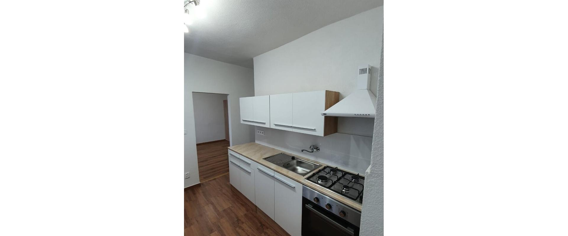 Slnečný kompletne zrekonštruovaný 2 izbový byt blízko centra