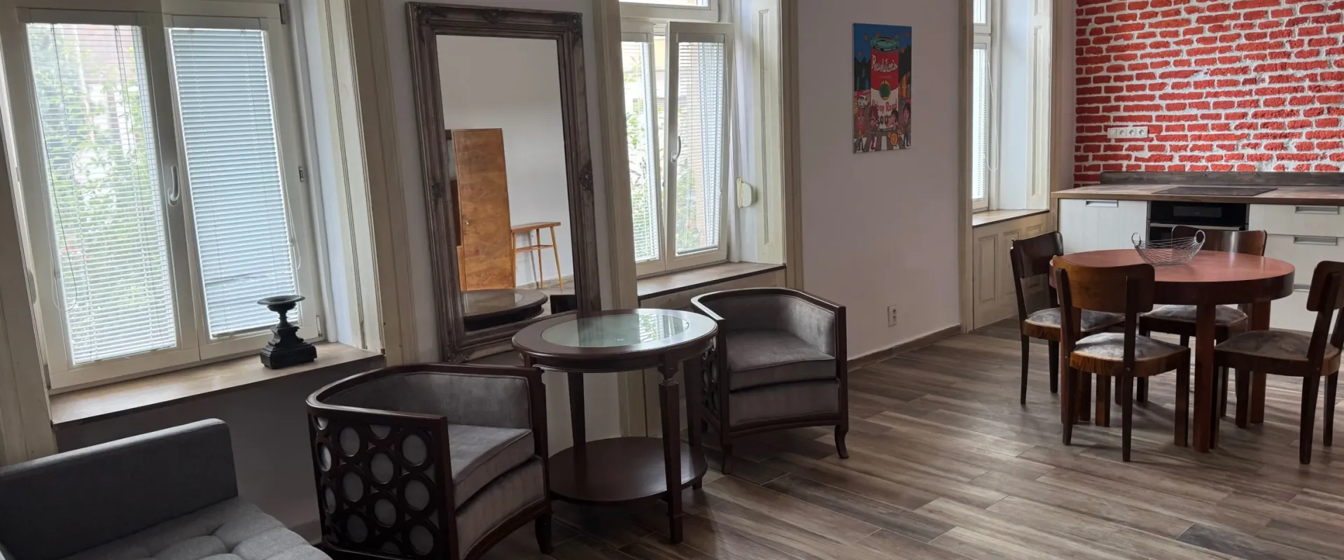 Na prenájom exkluzívny 2-izbový byt v historickom centre Nitry