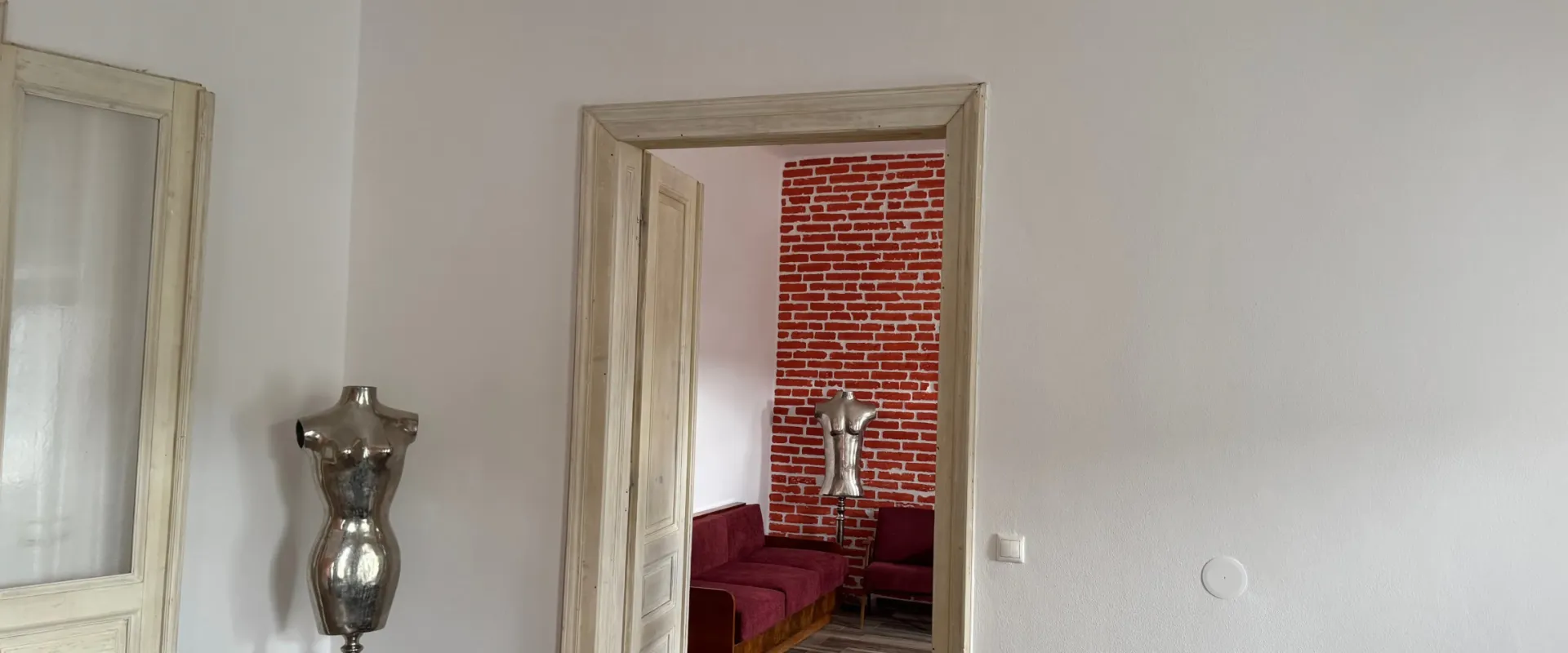 Na prenájom exkluzívny 2-izbový byt v historickom centre Nitry