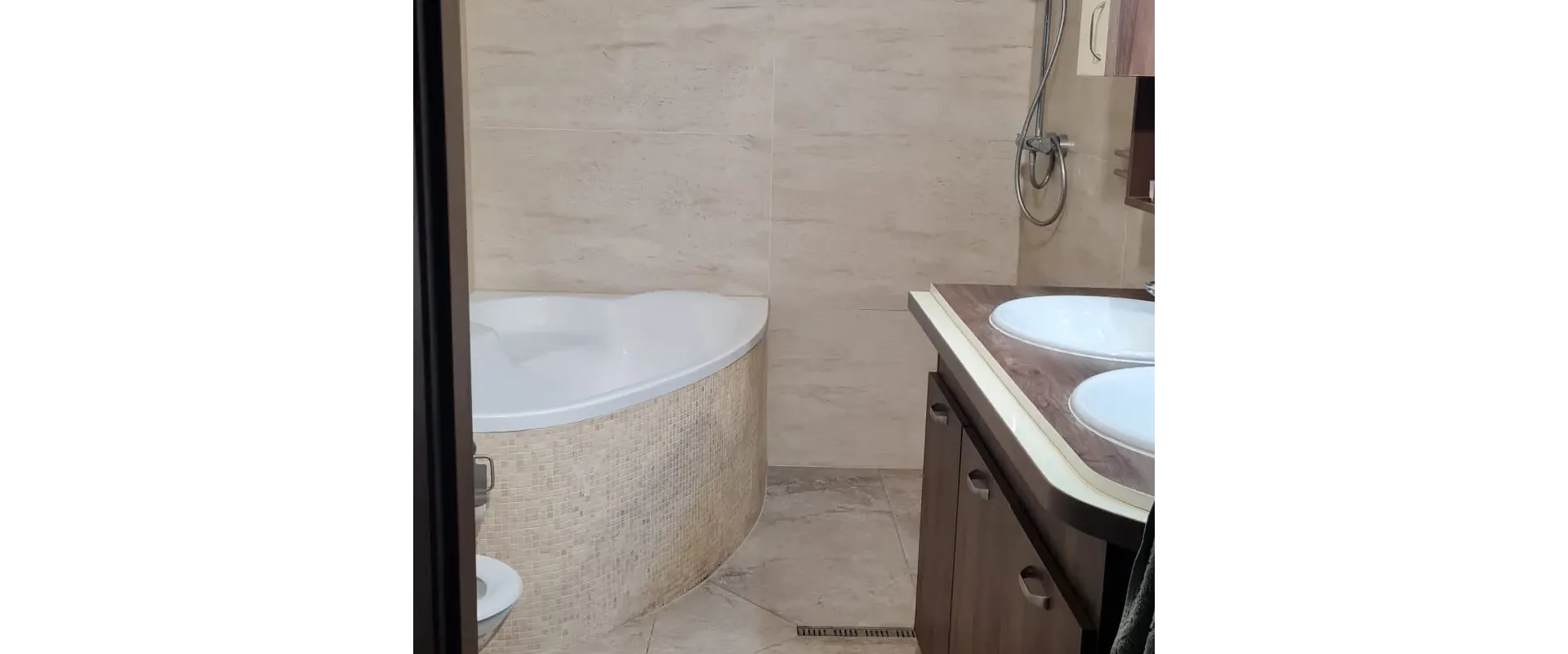 Na prenájom priestranný 3 izb. byt so záhradkou