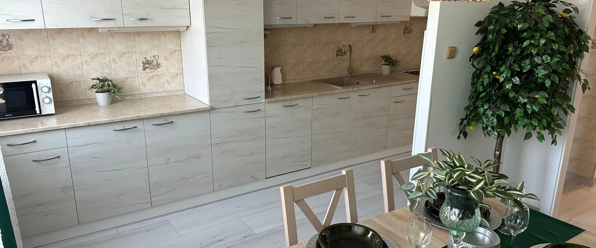 Na prenájom luxusný krásny 2-izbový byt, Viničky