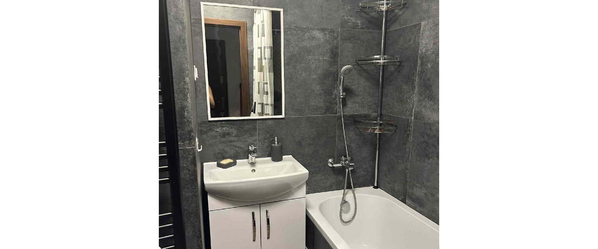 Kompletne zrekonštruovaný čiastočne zariadený 3-izbový byt