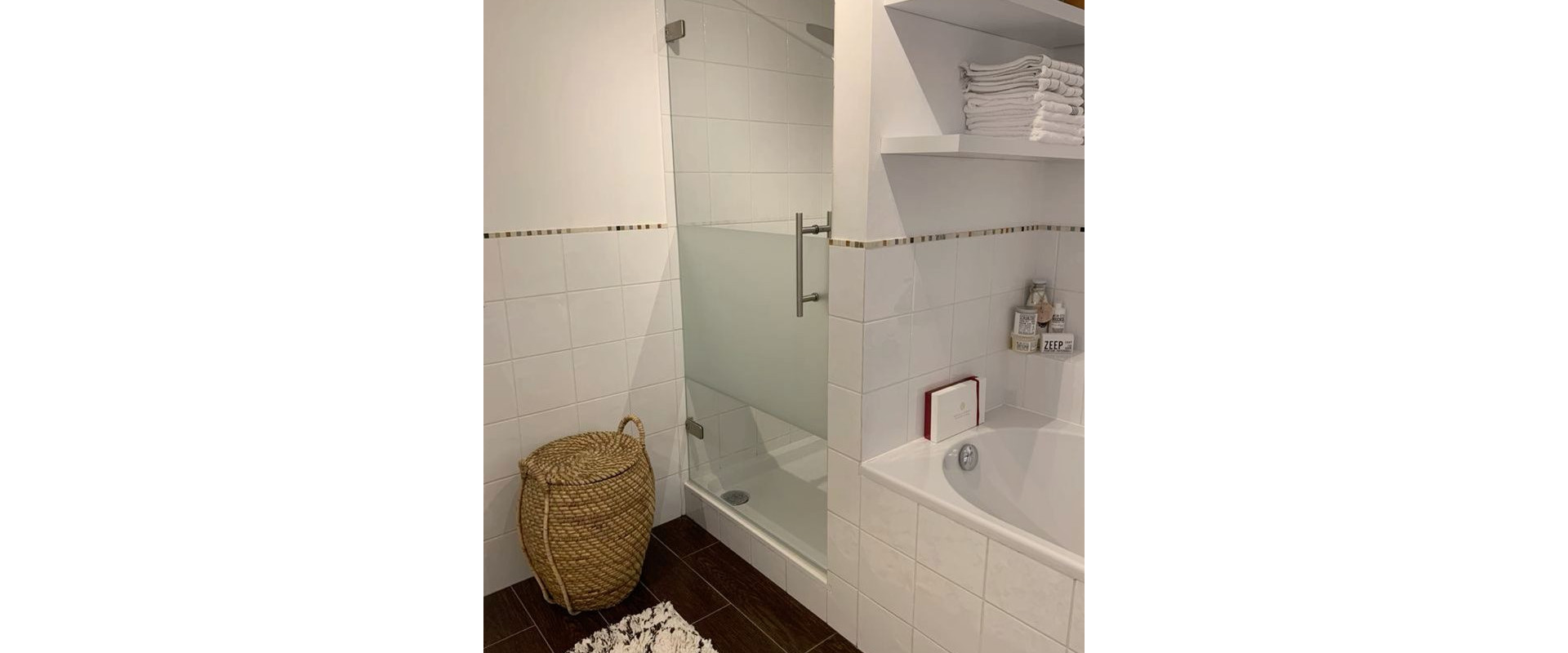 Na predaj priestranný 3-izbový byt vo vyhľadávanej tichej časti Starej Petržalky – Vranovská ulica