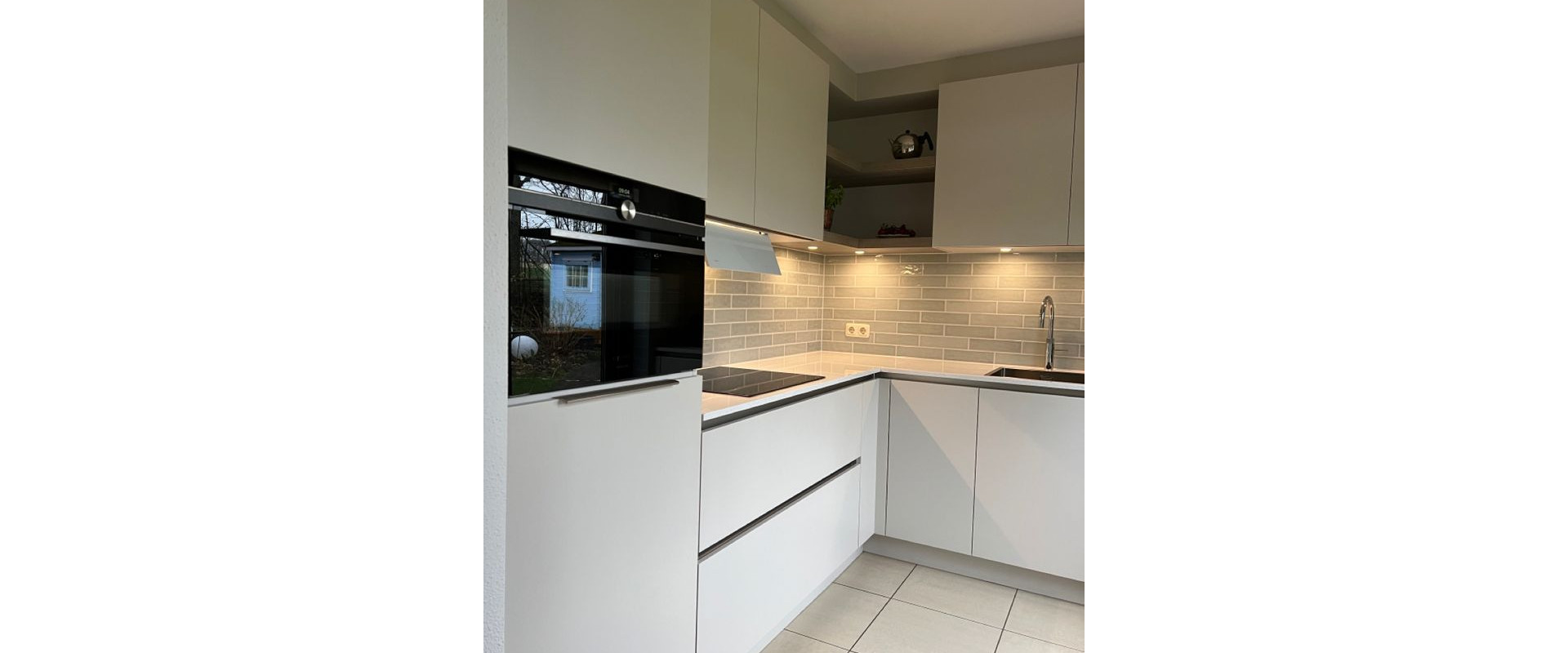 Na predaj svetlý 3-izbový byt v tichej a vyhľadávanej lokalite na začiatku Petržalky