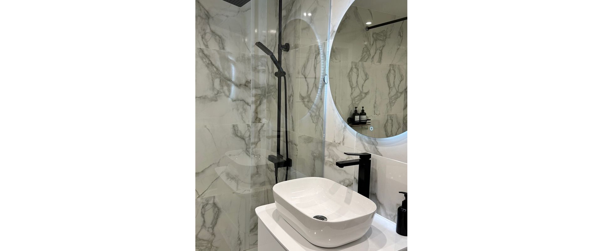 Na predaj svetlý 3-izbový byt v tichej a vyhľadávanej lokalite na začiatku Petržalky