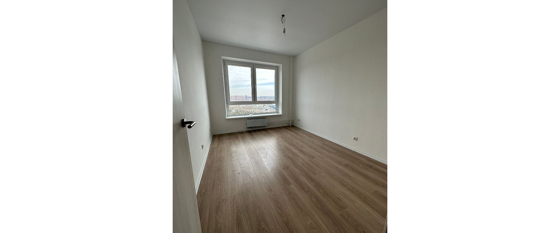 Na predaj svetlý 3-izbový byt v tichej a vyhľadávanej lokalite na začiatku Petržalky