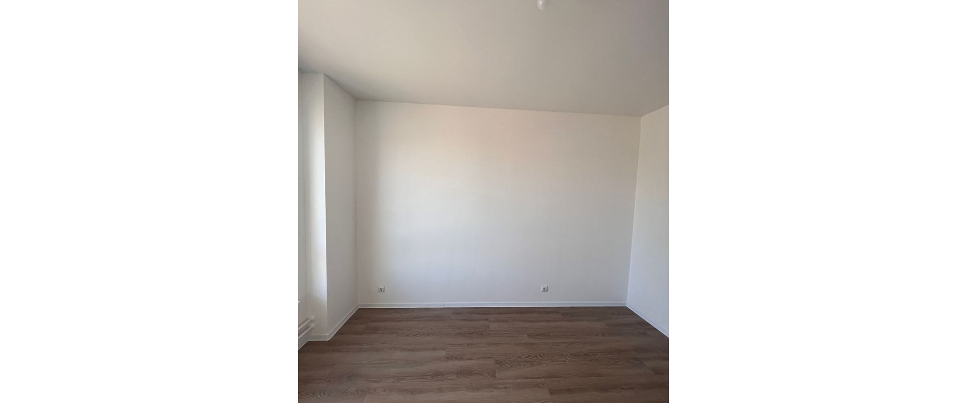 Na predaj svetlý 3-izbový byt v tichej a vyhľadávanej lokalite na začiatku Petržalky