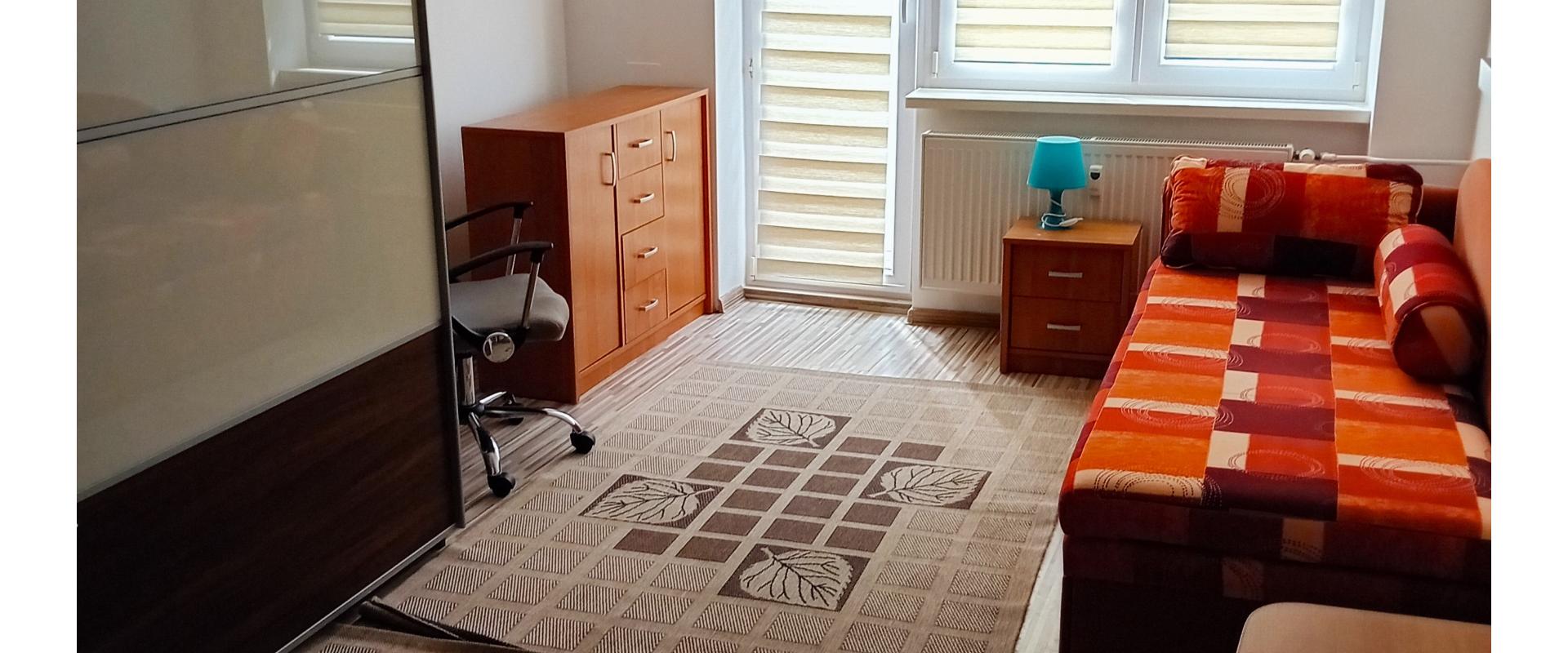 Zariadený 2 izbový byt s balkónom