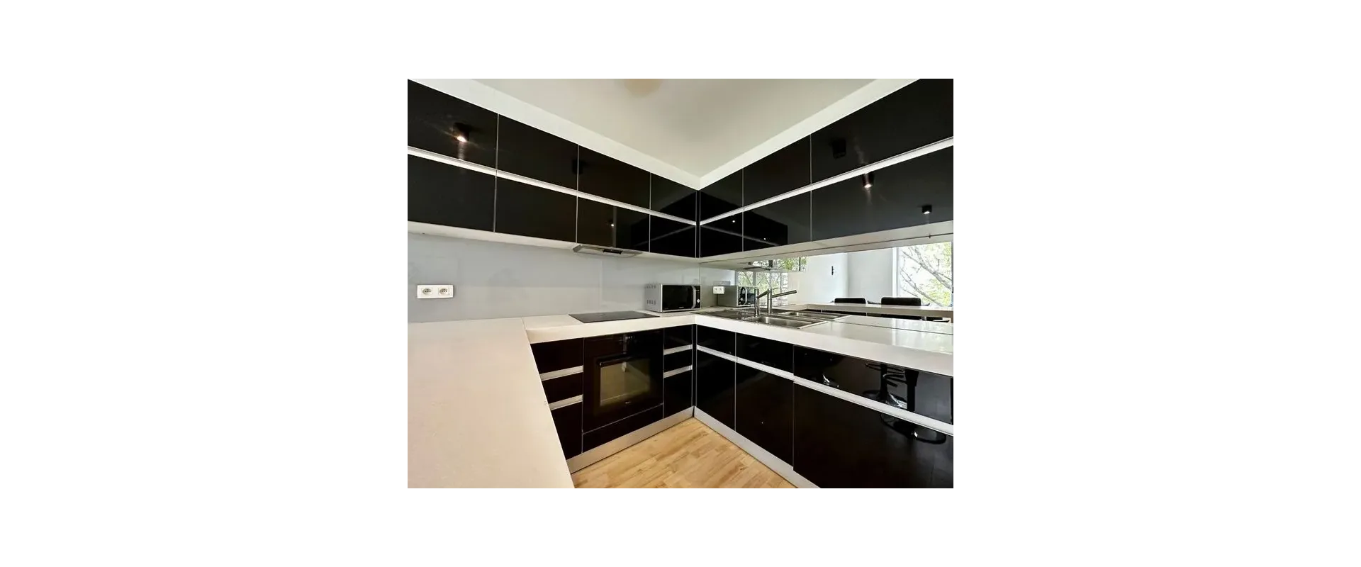 Na predaj - INVESTIČNÁ PRÍLEŽITOSŤ - štýlový 1 izbový byt v projekte Tri Veže - bývanie s komfortom hotela!