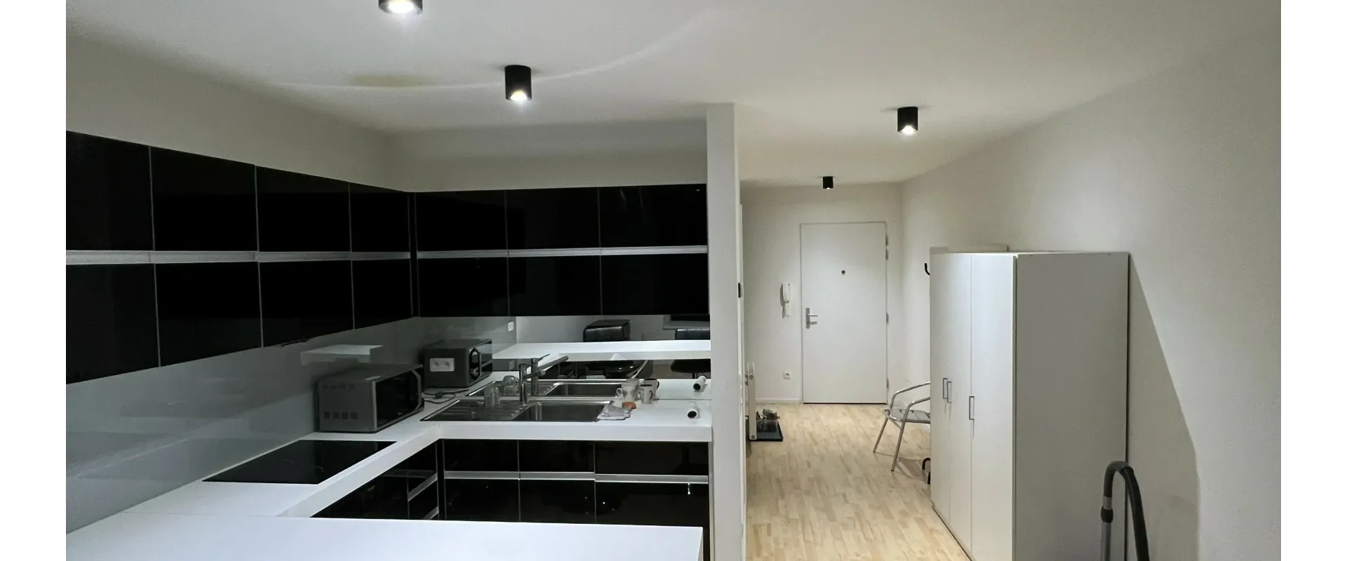 Na predaj - INVESTIČNÁ PRÍLEŽITOSŤ - štýlový 1 izbový byt v projekte Tri Veže - bývanie s komfortom hotela!