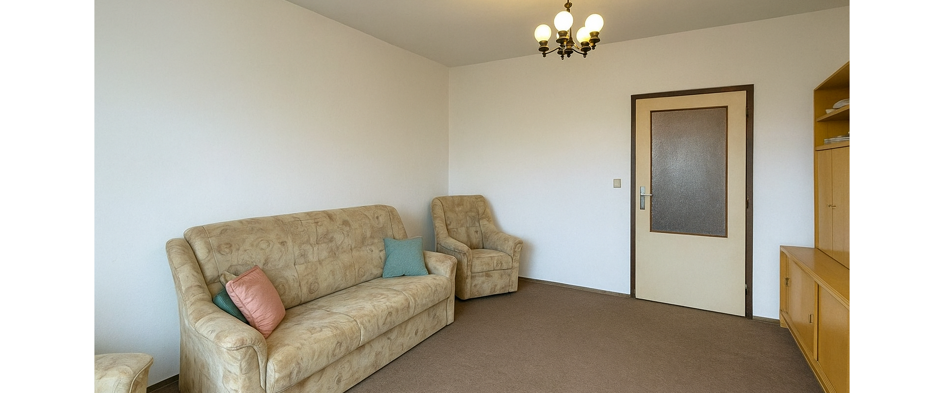 Predaj: Priestranný 4-izbový Byt s Balkónom a Potenciálom na J. Hollého!