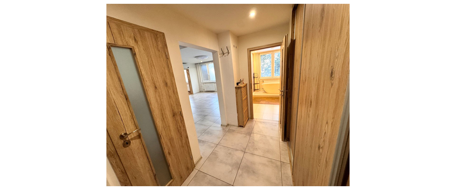 Prenájom: Priestranný 3-izbový Byt s Klimatizáciou vo Výbornej Lokalite!