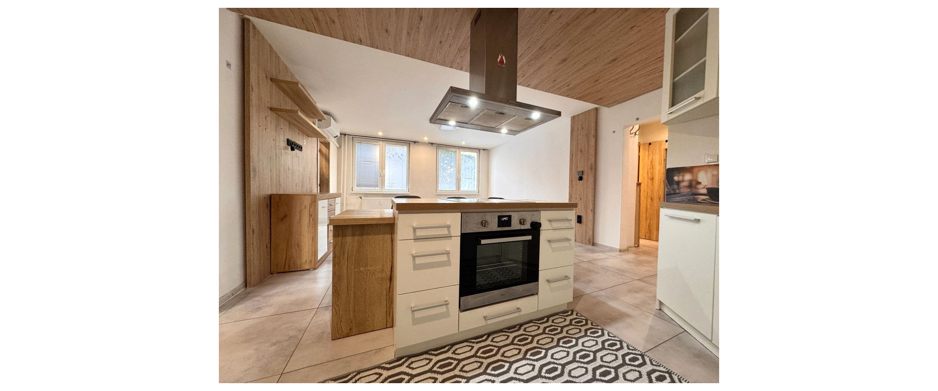 Prenájom: Priestranný 3-izbový Byt s Klimatizáciou vo Výbornej Lokalite!