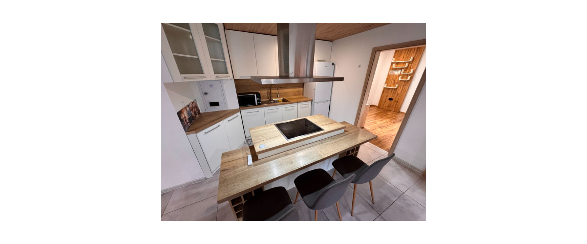 Prenájom: Priestranný 3-izbový Byt s Klimatizáciou vo Výbornej Lokalite!