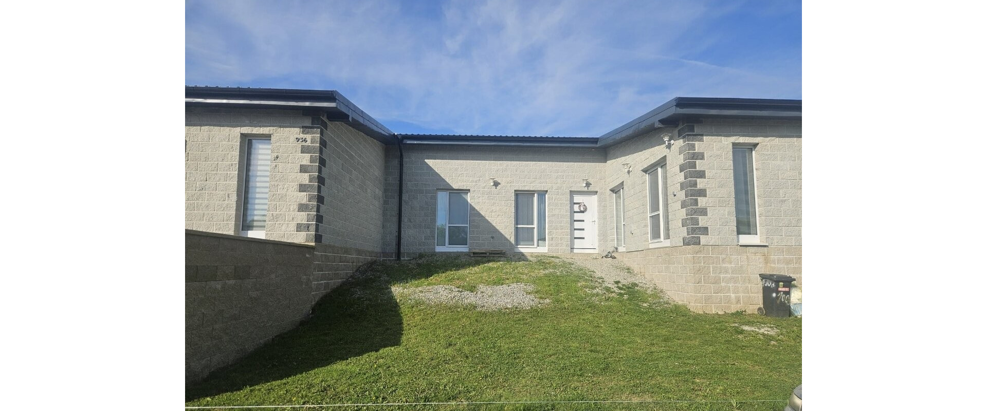 Moderný átriový rodinný dom v Beladiciach – novostavba