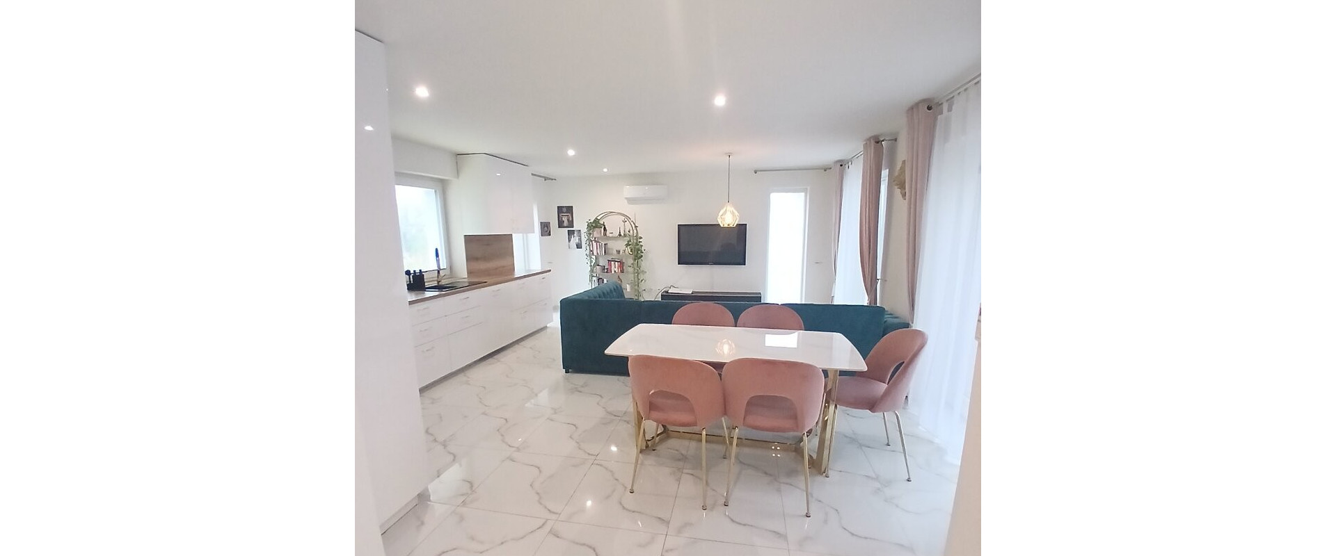 Moderný átriový rodinný dom v Beladiciach – novostavba