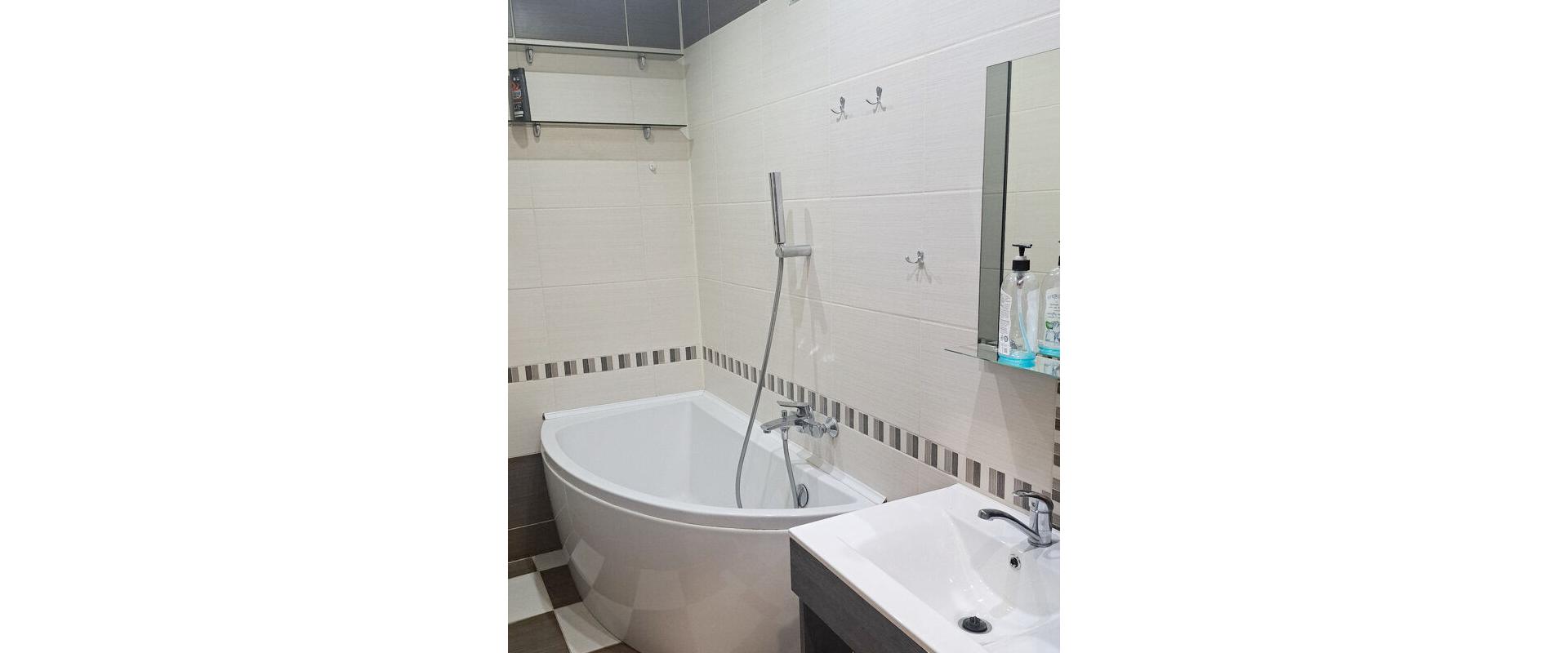 Prenájom: Priestranný 2-izbový Byt (prerobený na 3 izby) s Balkónom na Okružnej