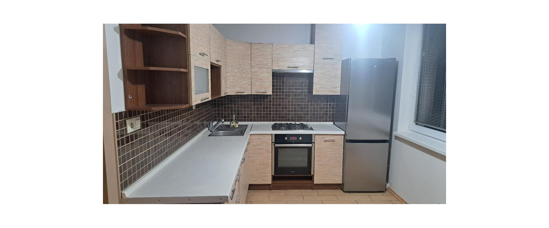 Prenájom: Priestranný 2-izbový Byt (prerobený na 3 izby) s Balkónom na Okružnej