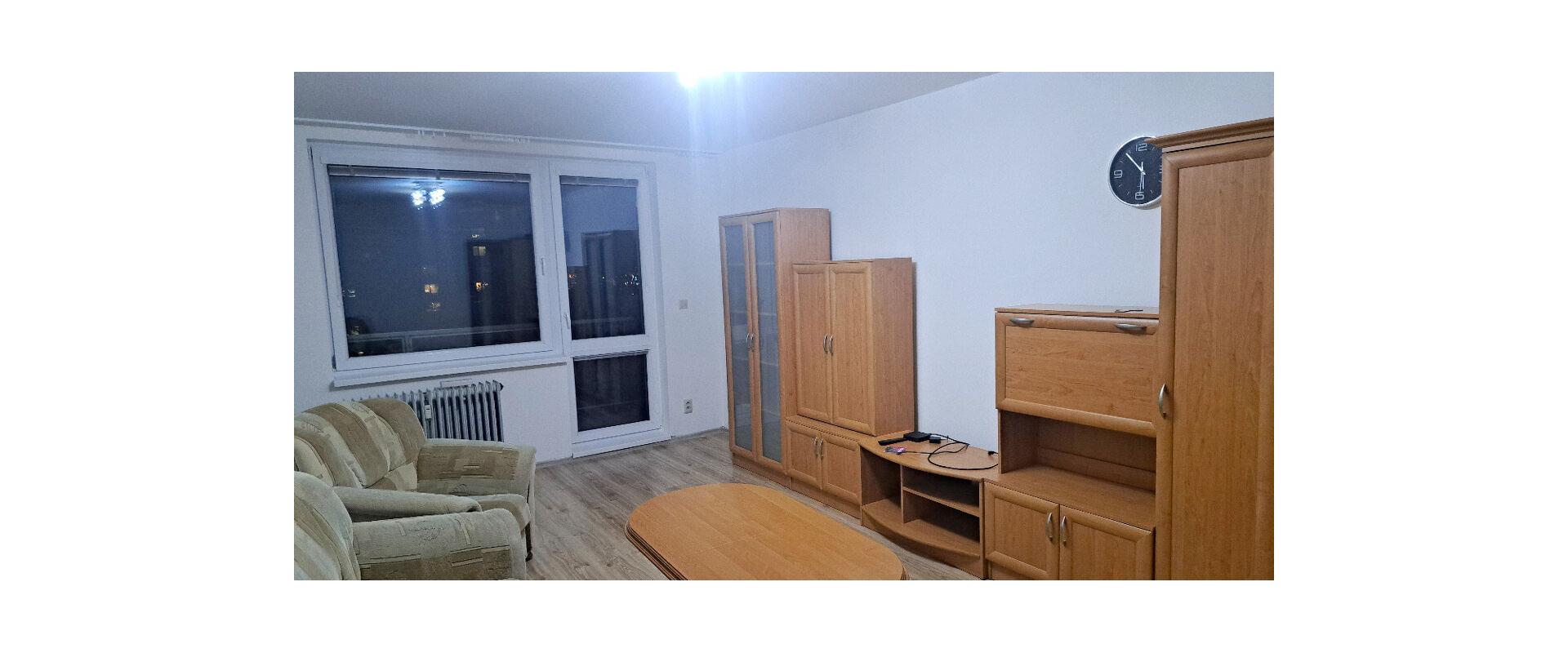 Prenájom: Priestranný 2-izbový Byt (prerobený na 3 izby) s Balkónom na Okružnej