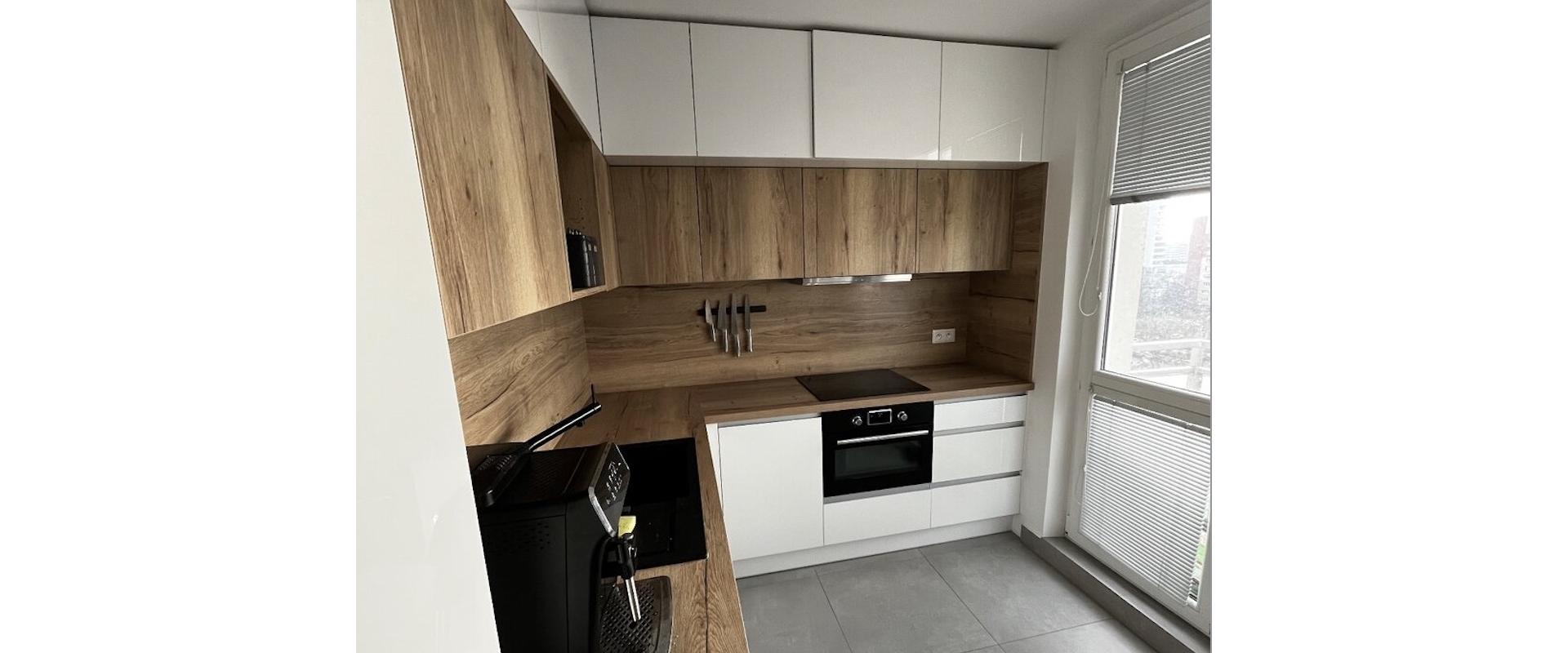 Na prenájom kompletne zariadený 3-izbový byt s lodžiou a balkónom v m.časti Ružinov