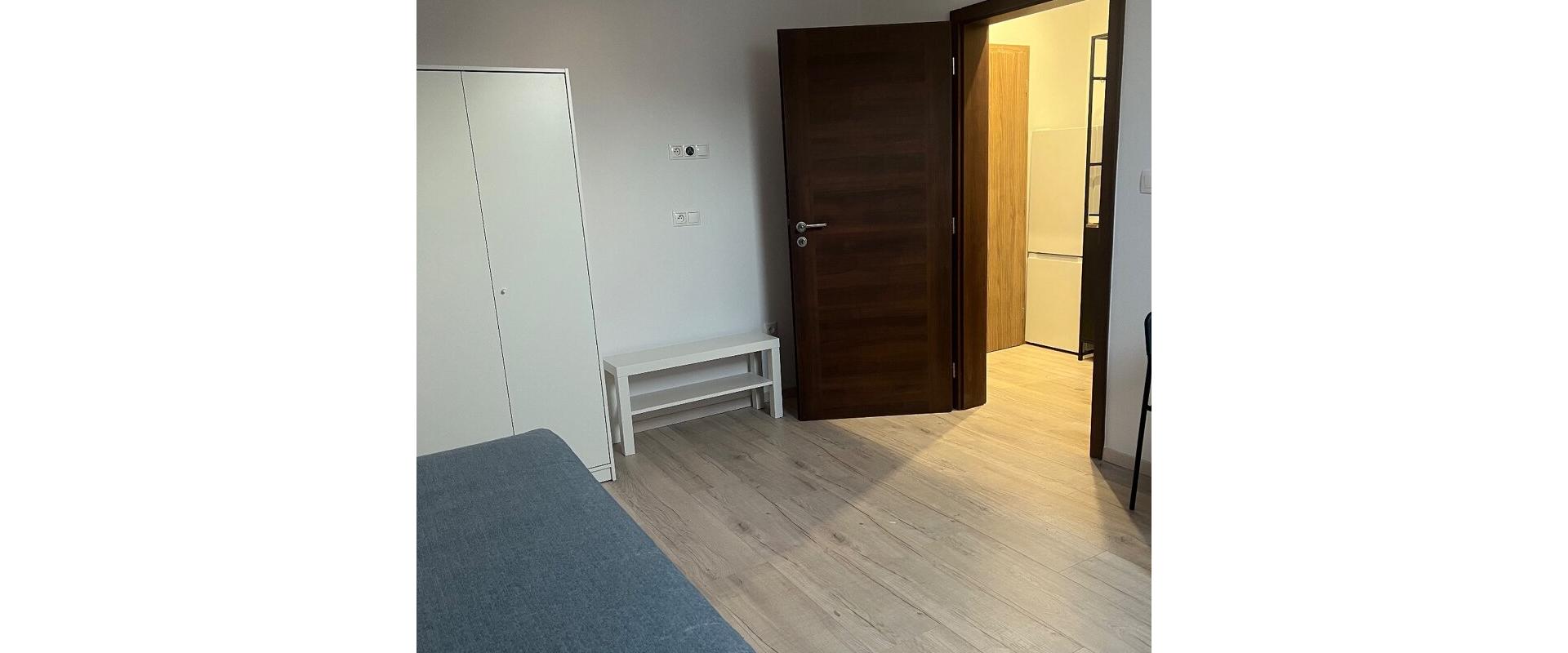 Prenájom 1-izbového bytu s klímou a parkovaním Hlohovec