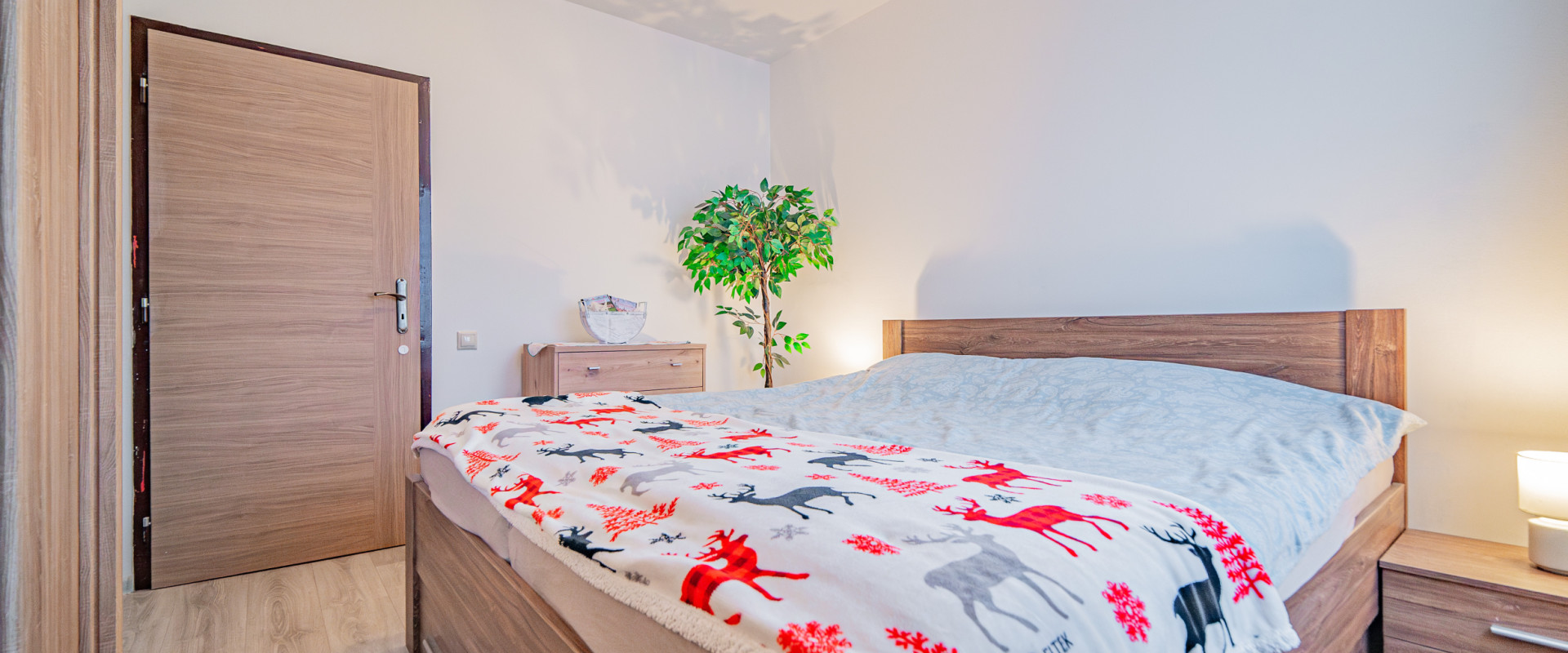 SKVELÁ PRÍLEŽITOSŤ! Na predaj krásny 3i byt so záhradkou.