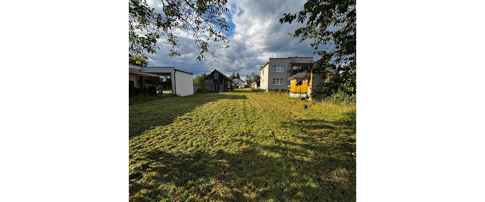 Na predaj stavebný pozemok s výmerou - 2 300 m² v tichej lokalite obce Tisinec.