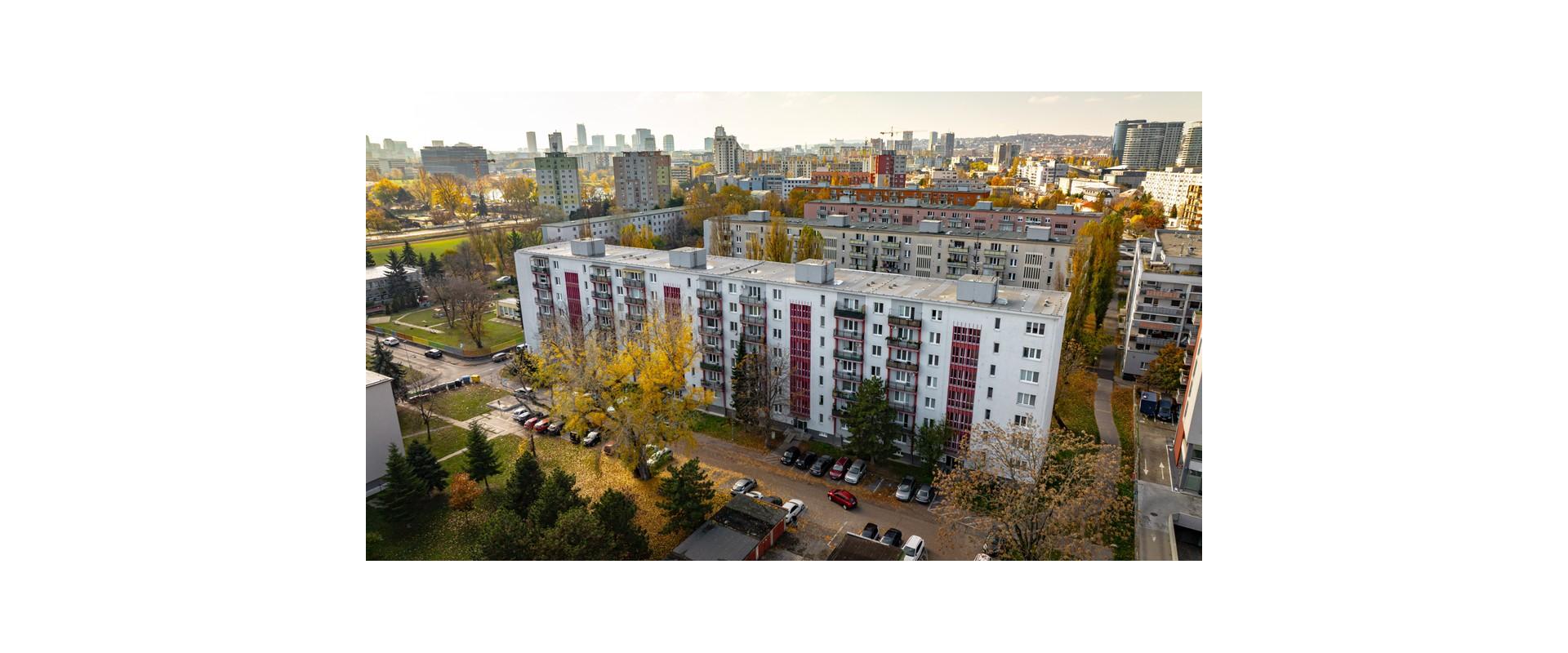 PREDAJ 3i byt s veľkým potenciálom + balkón + pivnica - Ružinov