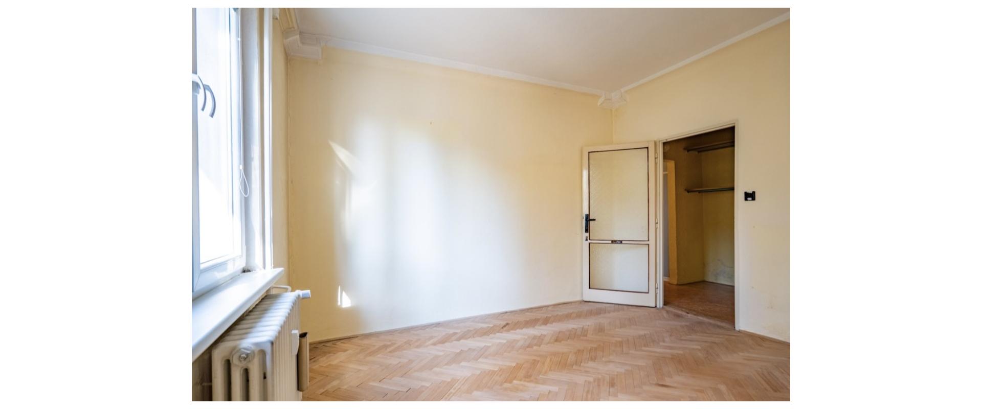 PREDAJ 3i byt s veľkým potenciálom + balkón + pivnica - Ružinov