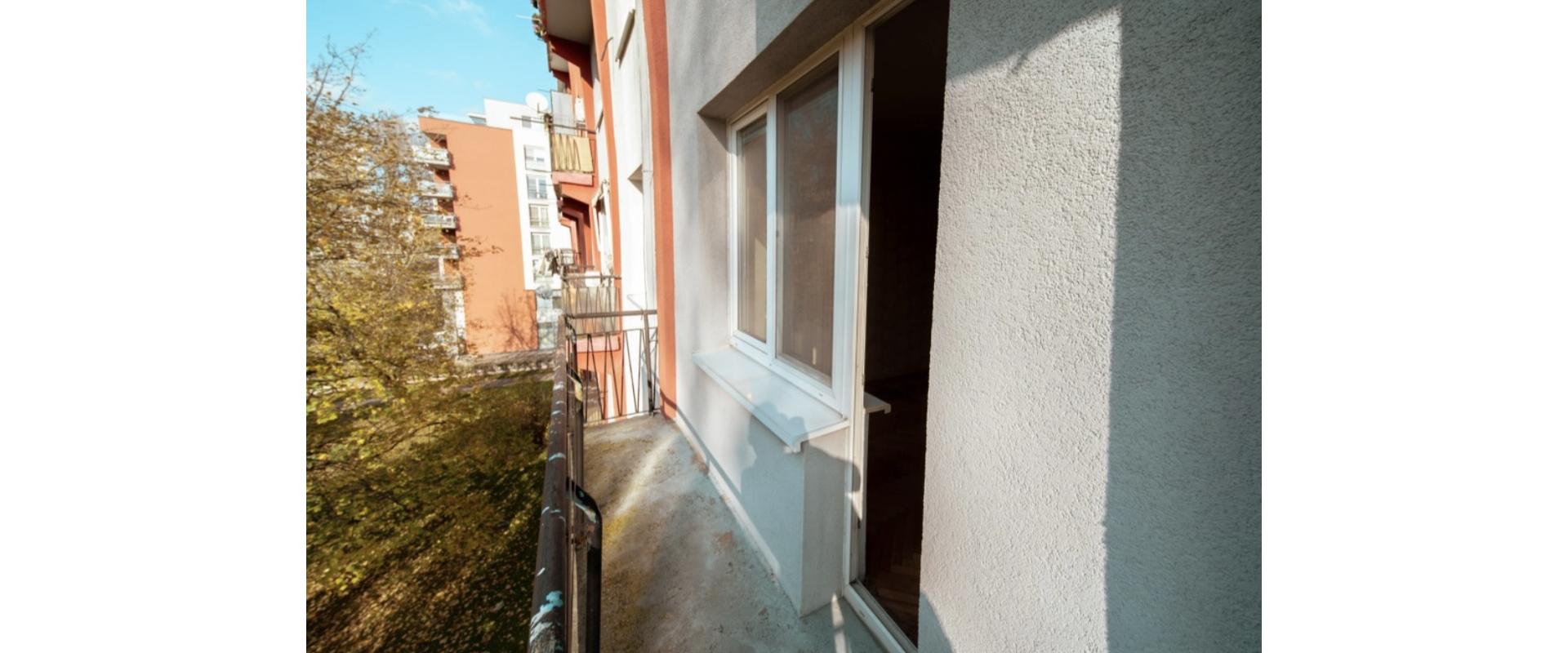 PREDAJ 3i byt s veľkým potenciálom + balkón + pivnica - Ružinov