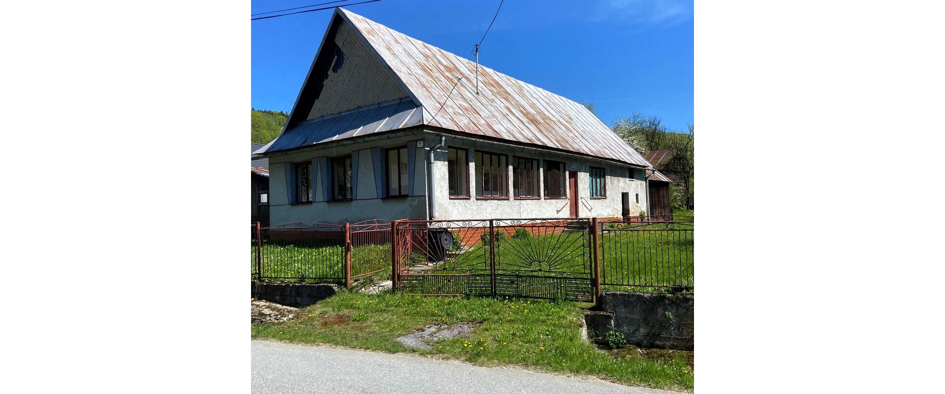 Na predaj 3 - izb. dom s verandou a záhradou – Krajná Porúbka