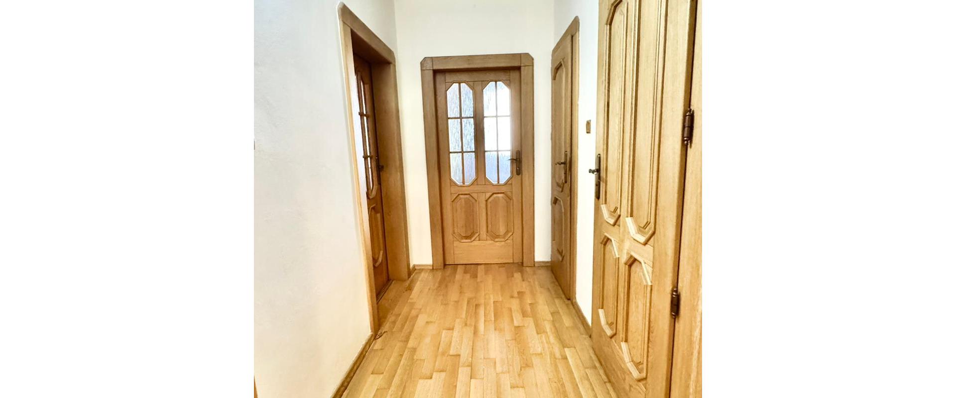 Predaj: Zrekonštruovaný 3-izbový Byt s Balkónom v Pokojnej Časti Humenného!