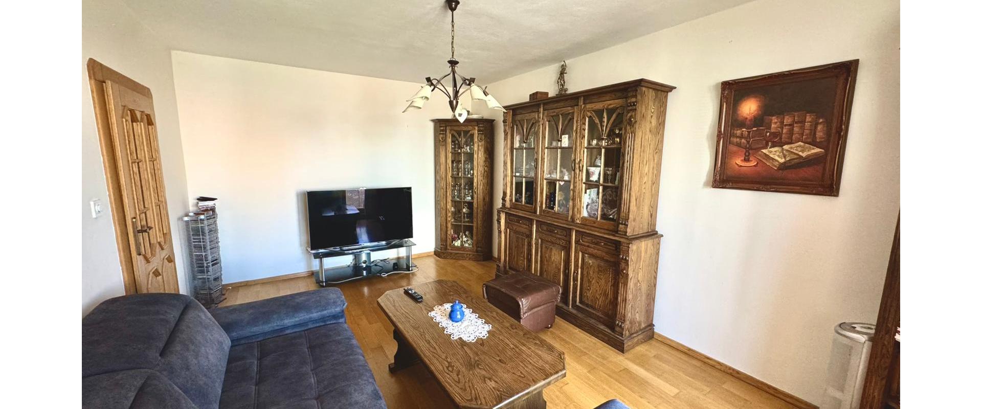 Predaj: Zrekonštruovaný 3-izbový Byt s Balkónom v Pokojnej Časti Humenného!