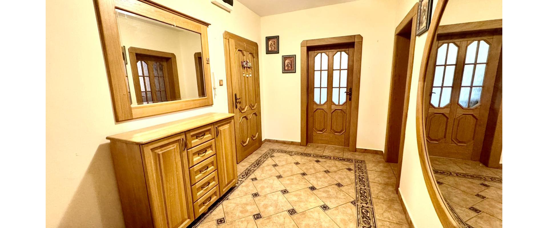 Predaj: Zrekonštruovaný 3-izbový Byt s Balkónom v Pokojnej Časti Humenného!