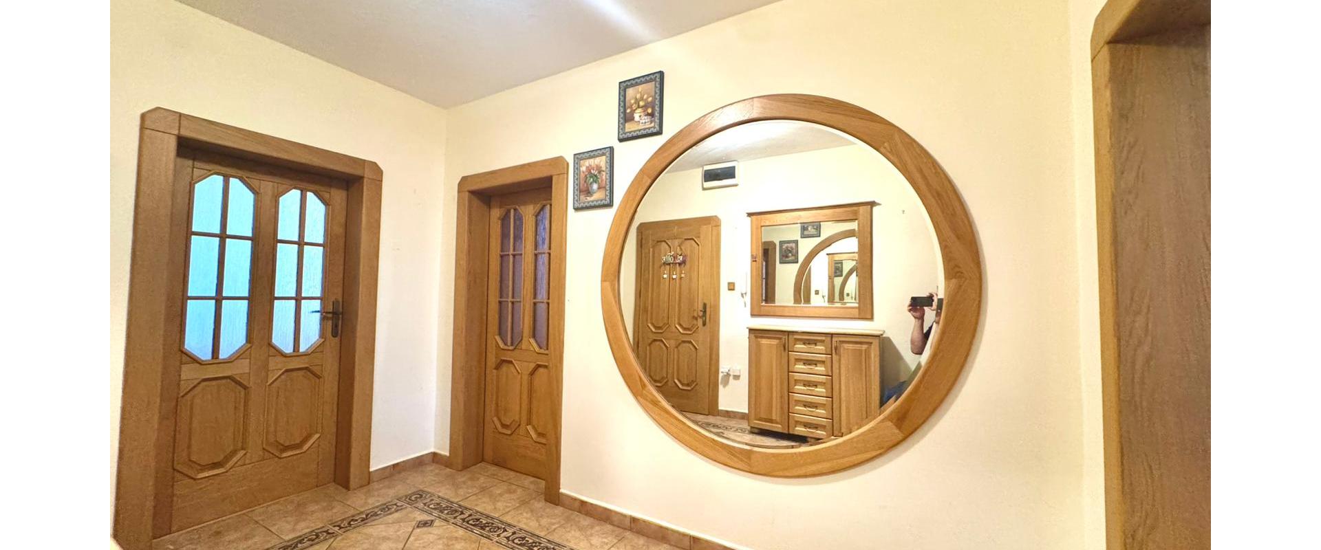 Predaj: Zrekonštruovaný 3-izbový Byt s Balkónom v Pokojnej Časti Humenného!