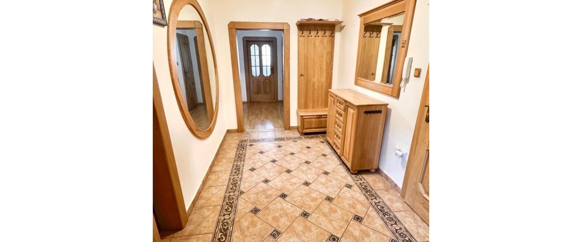 Predaj: Zrekonštruovaný 3-izbový Byt s Balkónom v Pokojnej Časti Humenného!