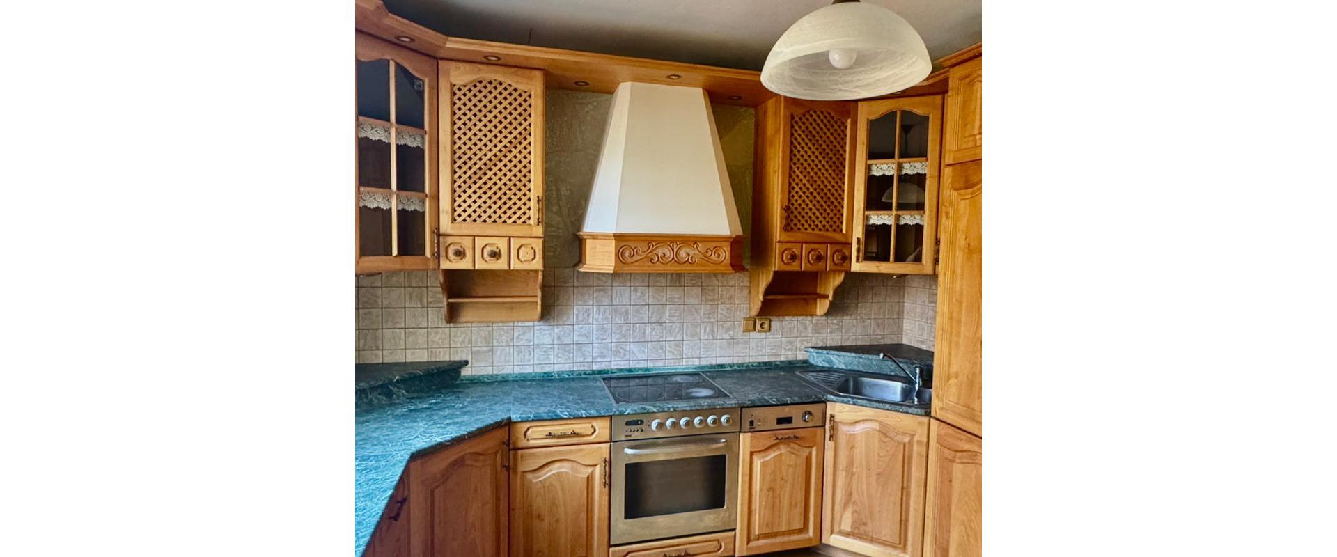 Predaj: Zrekonštruovaný 3-izbový Byt s Balkónom v Pokojnej Časti Humenného!