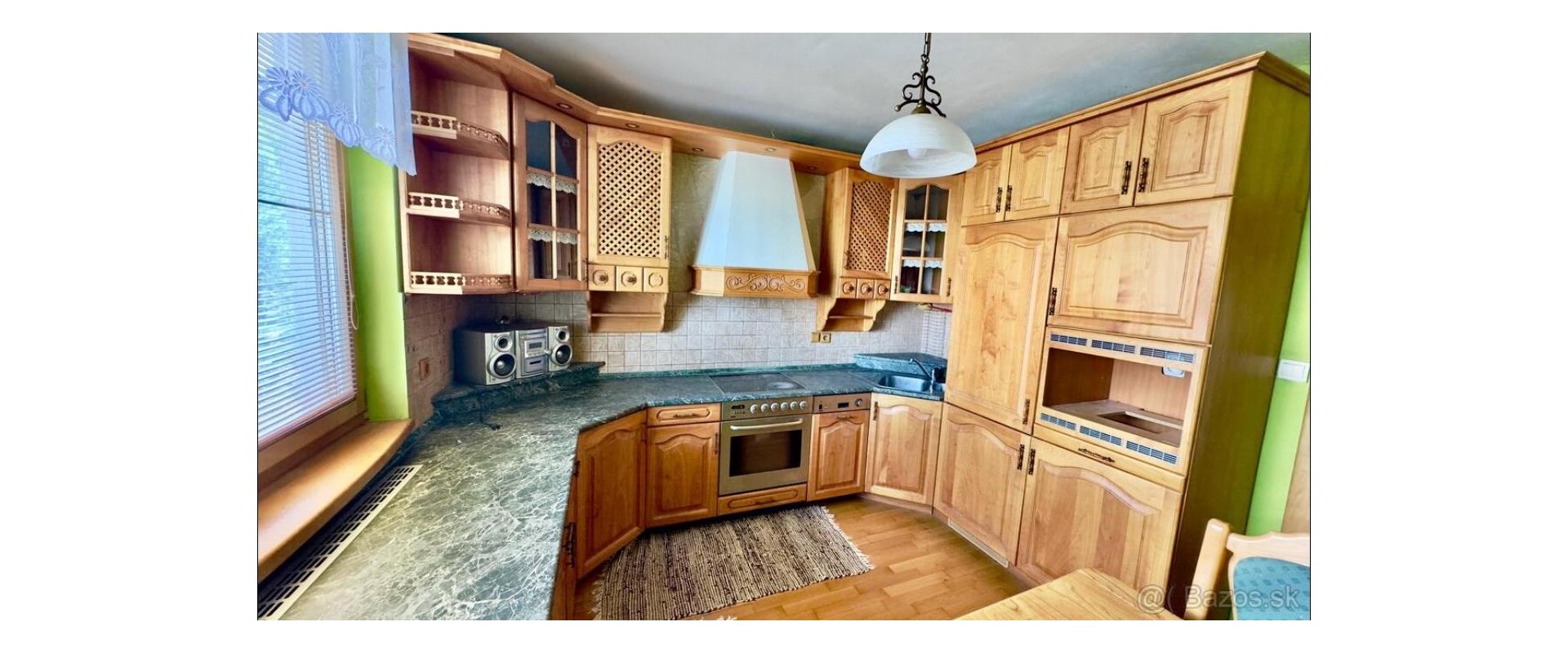 Predaj: Zrekonštruovaný 3-izbový Byt s Balkónom v Pokojnej Časti Humenného!