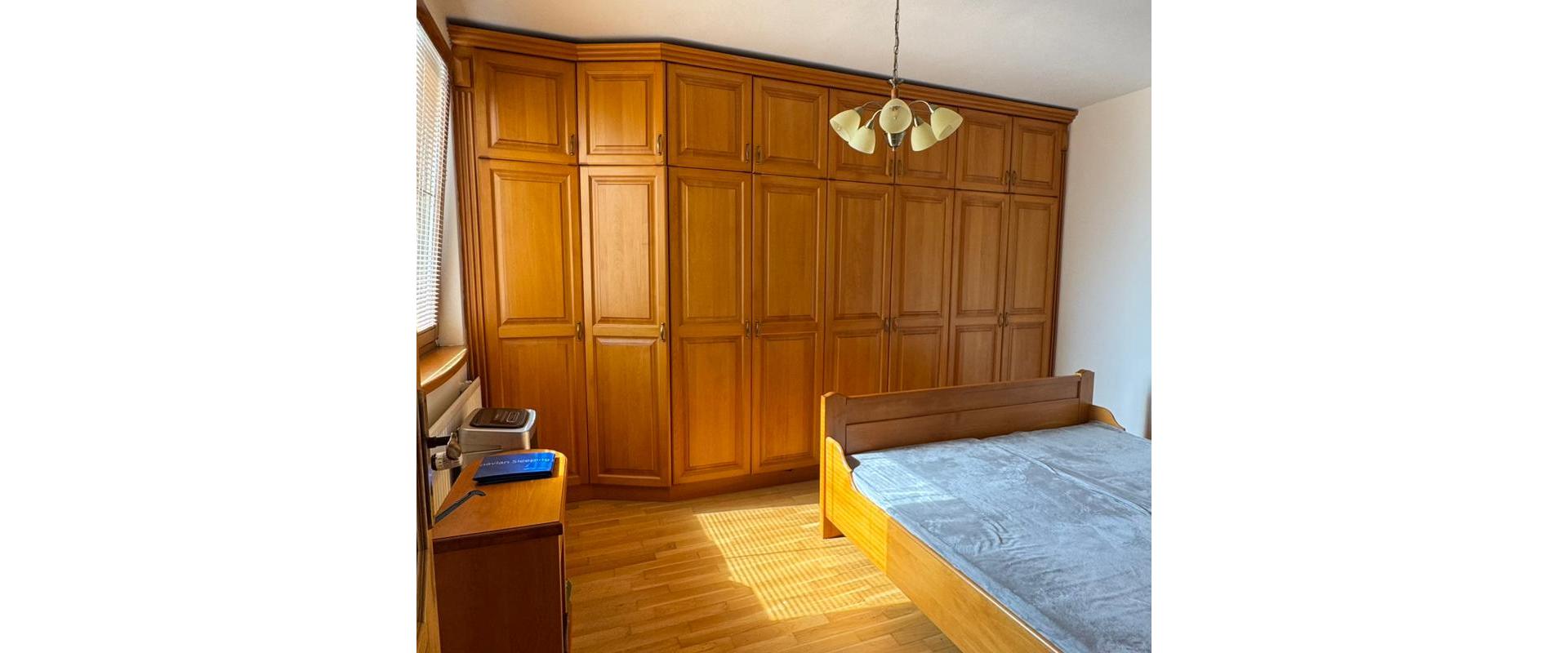 Predaj: Zrekonštruovaný 3-izbový Byt s Balkónom v Pokojnej Časti Humenného!