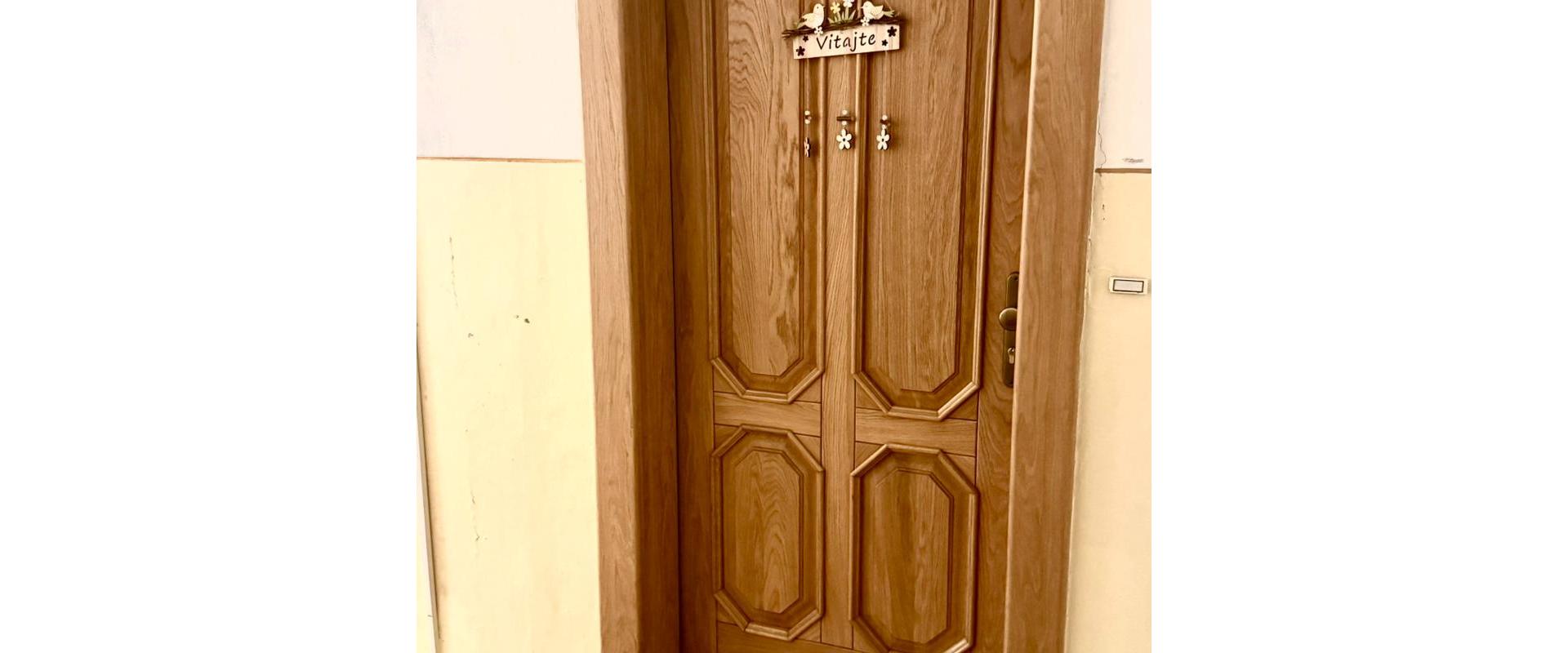 Predaj: Zrekonštruovaný 3-izbový Byt s Balkónom v Pokojnej Časti Humenného!