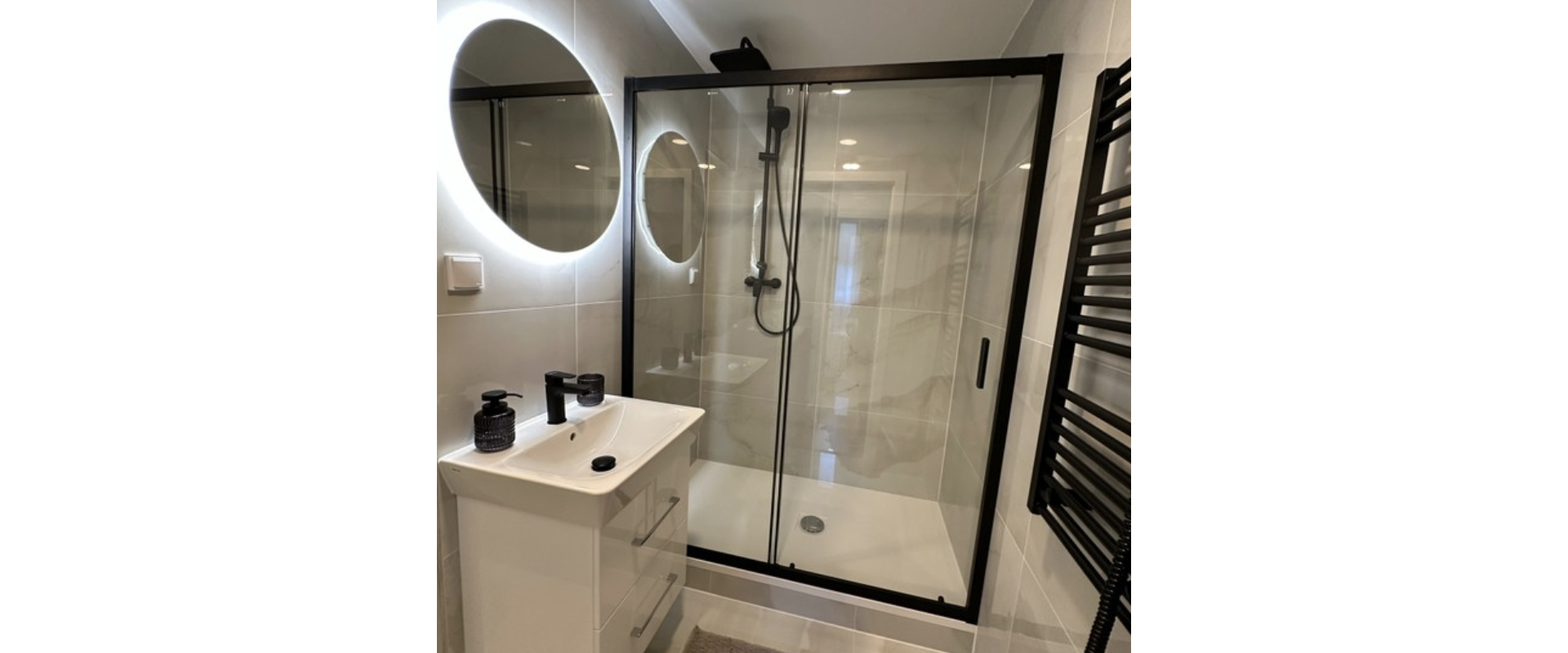 Garsónka v mestskej vile s komunitnou záhradou a s bazénom